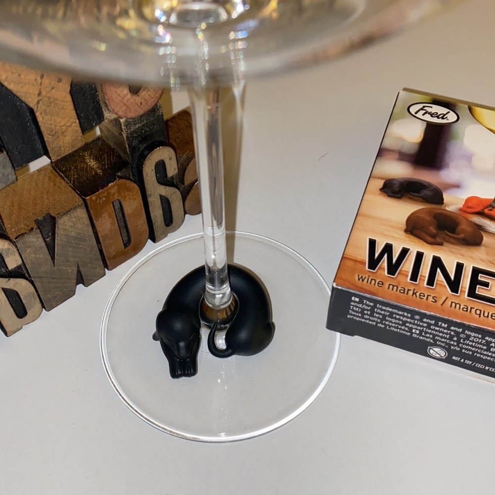 🆕FRED Fine Whine ‘Winer Dogs’ Markers - Picture 4 of 8
